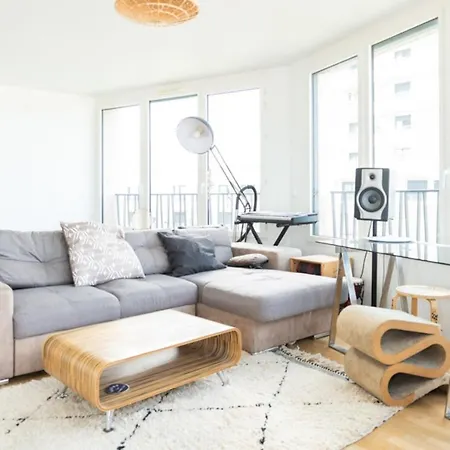 Bright Studio With Balcony In The Heart Of Paris *